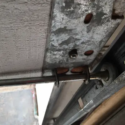 Roller and stem in the track, seen from below